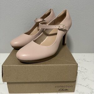 New in box! Clark’s Ambyr leather nude heels 8.5